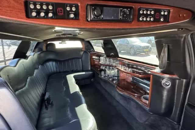 Lincoln Town Car (2003) thumbnail 11