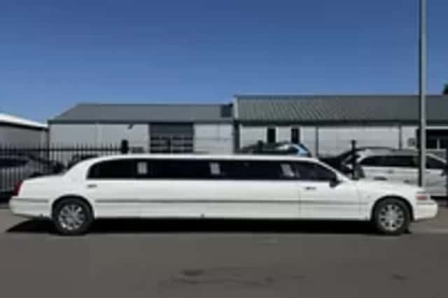 Lincoln Town Car (2003) thumbnail 13