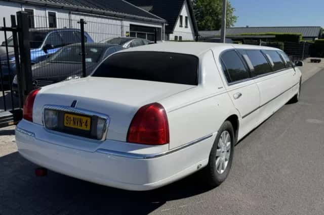 Lincoln Town Car (2003) thumbnail 4