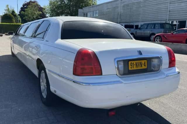 Lincoln Town Car (2003) thumbnail 5