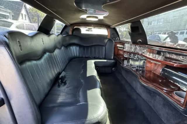 Lincoln Town Car (2003) thumbnail 10