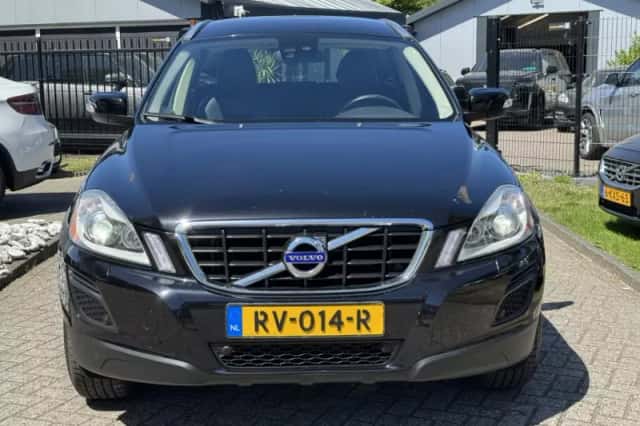 Volvo XC60 (2011) thumbnail 2