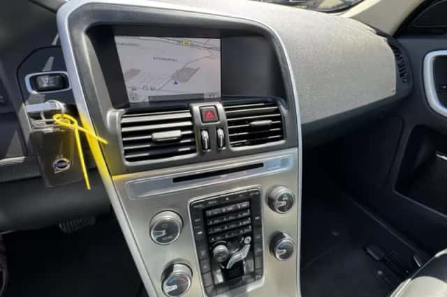 Volvo XC60 (2011) thumbnail 14