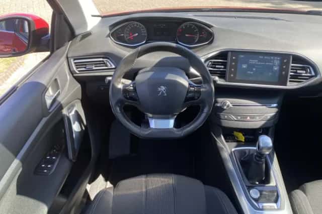 Peugeot 308 (2014) thumbnail 11