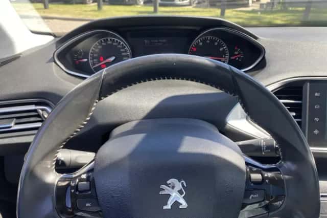 Peugeot 308 (2014) thumbnail 18