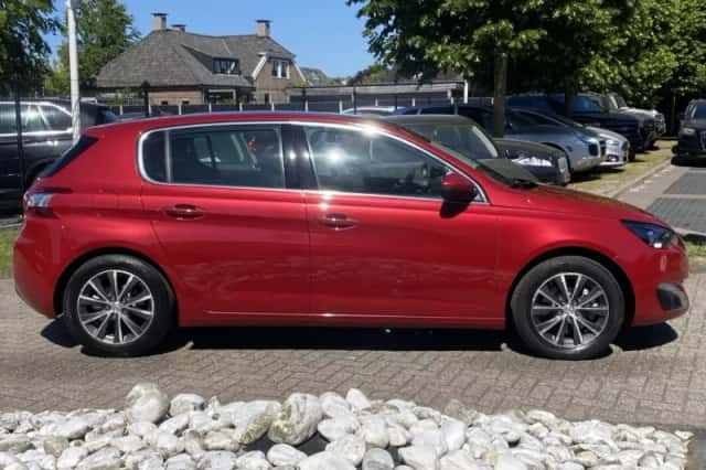 Peugeot 308 (2014) thumbnail 4