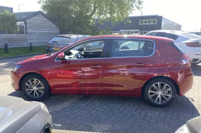 Peugeot 308 (2014) thumbnail 7