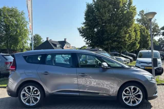Renault Grand Scénic (2017) thumbnail 4