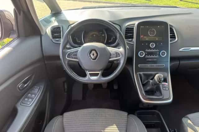 Renault Grand Scénic (2017) thumbnail 6