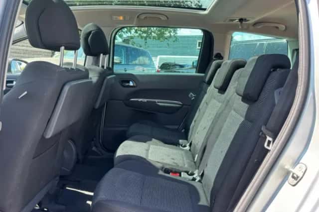 Peugeot 5008 (2010) thumbnail 11