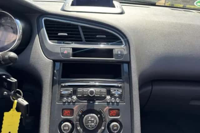 Peugeot 5008 (2010) thumbnail 18