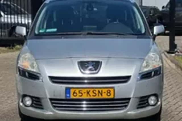 Peugeot 5008 (2010) thumbnail 21