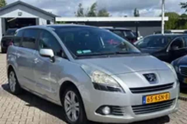 Peugeot 5008 (2010) thumbnail 22