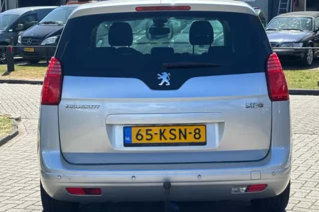 Peugeot 5008 (2010) thumbnail 6