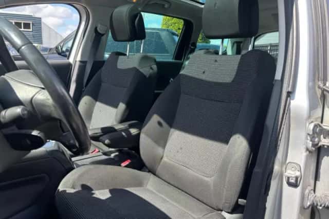Peugeot 5008 (2010) thumbnail 10