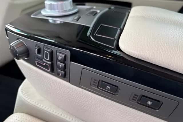 BMW 7-Serie (2008) thumbnail 16