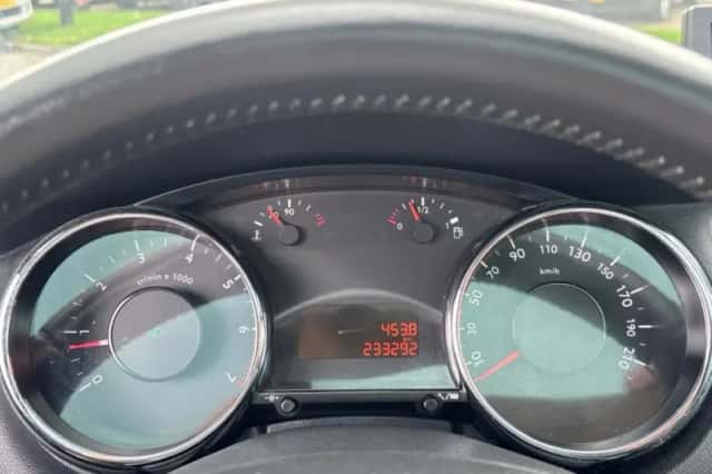 Peugeot 5008 (2011) thumbnail 16