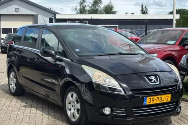 Peugeot 5008 (2011) thumbnail 3