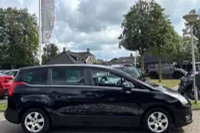 Peugeot 5008 (2011) thumbnail 23