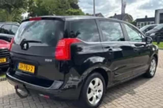 Peugeot 5008 (2011) thumbnail 24