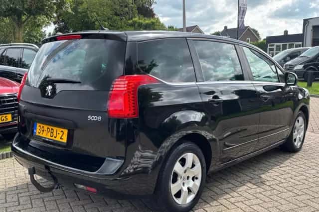Peugeot 5008 (2011) thumbnail 6