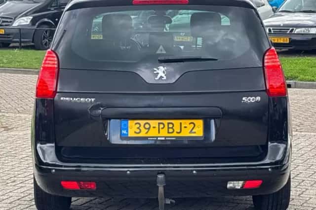 Peugeot 5008 (2011) thumbnail 7
