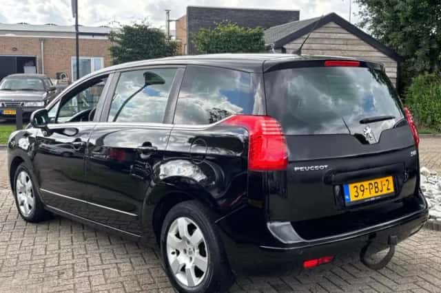 Peugeot 5008 (2011) thumbnail 8