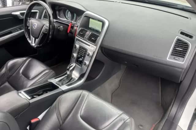 Volvo XC60 (2015) thumbnail 11