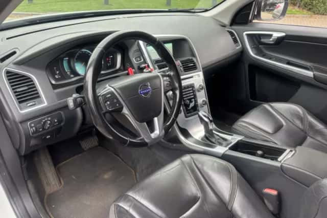 Volvo XC60 (2015) thumbnail 14