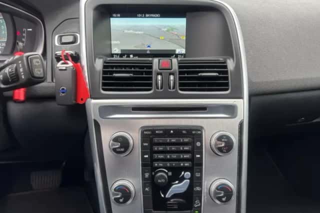 Volvo XC60 (2015) thumbnail 18