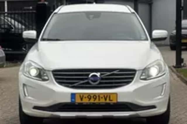 Volvo XC60 (2015) thumbnail 22