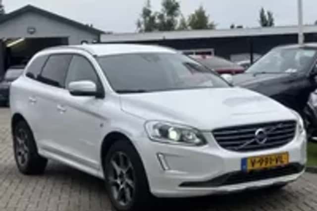 Volvo XC60 (2015) thumbnail 23