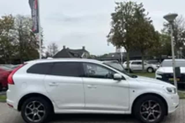Volvo XC60 (2015) thumbnail 24