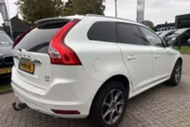 Volvo XC60 (2015) thumbnail 25