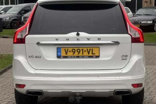 Volvo XC60 (2015) thumbnail 6