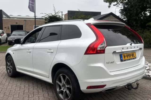 Volvo XC60 (2015) thumbnail 7