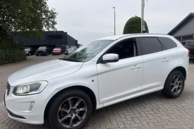 Volvo XC60 (2015) thumbnail 8