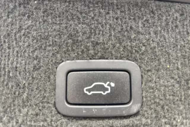 Volvo XC60 (2015) thumbnail 10