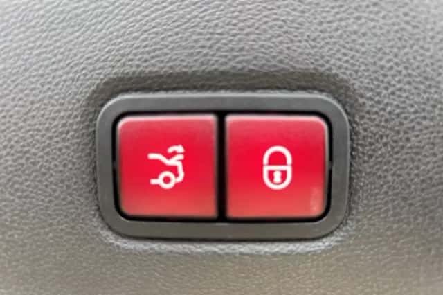 Mercedes-Benz CLS-Klasse (2011) thumbnail 11