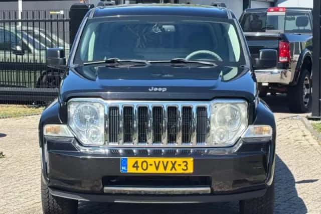 Jeep Cherokee (2008) thumbnail 2