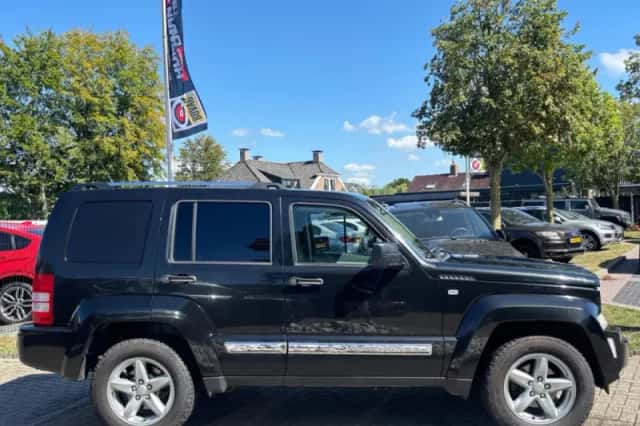 Jeep Cherokee (2008) thumbnail 5