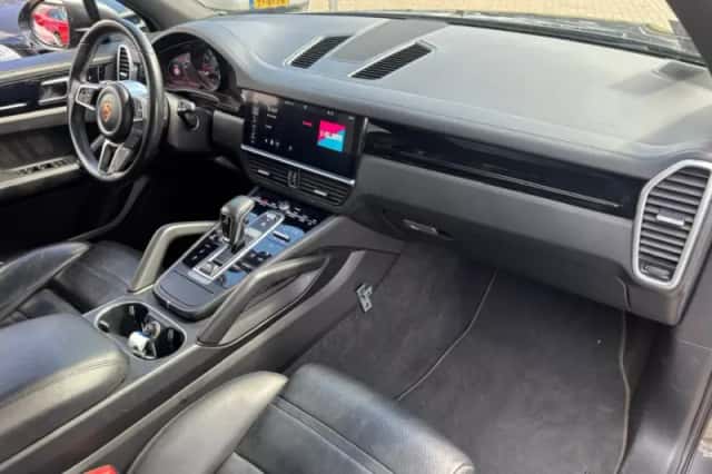 Porsche Cayenne (2018) thumbnail 15