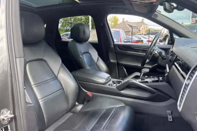 Porsche Cayenne (2018) thumbnail 16