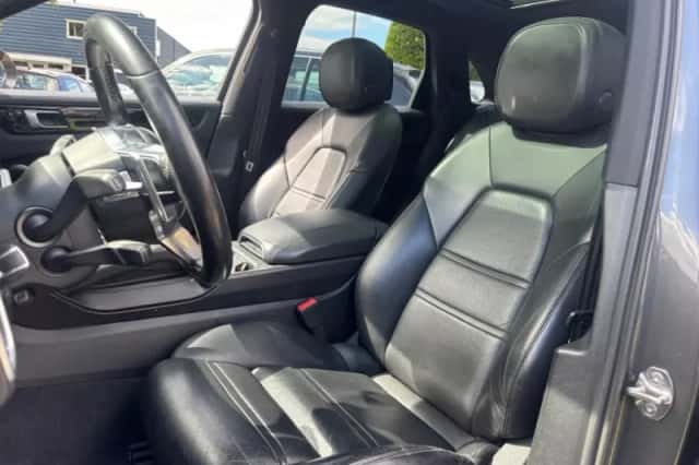 Porsche Cayenne (2018) thumbnail 17