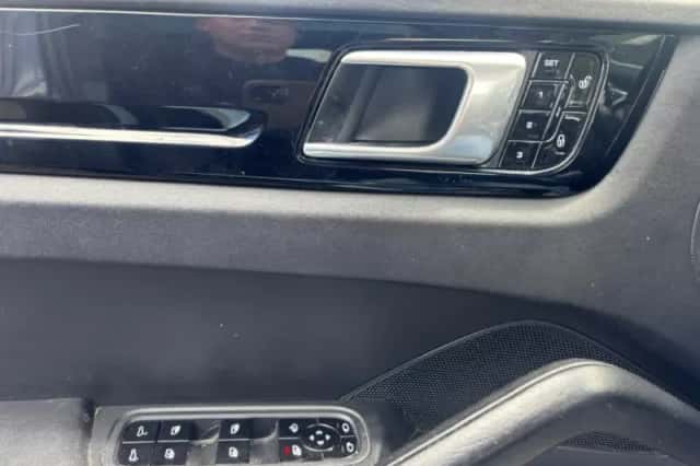 Porsche Cayenne (2018) thumbnail 20