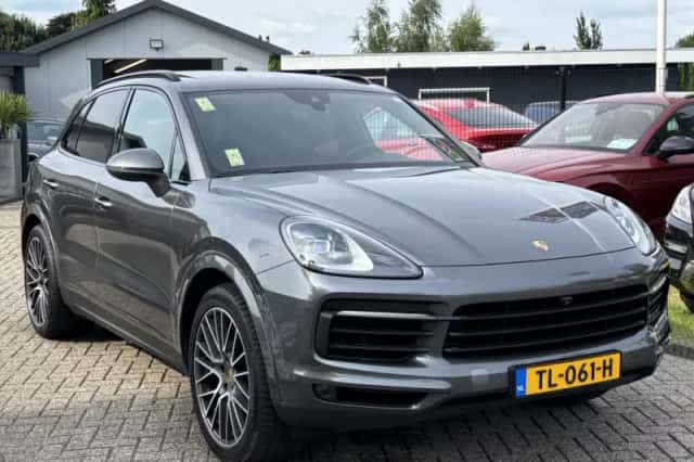 Porsche Cayenne (2018) thumbnail 3