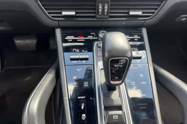 Porsche Cayenne (2018) thumbnail 22