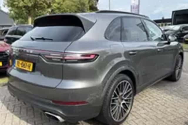 Porsche Cayenne (2018) thumbnail 28