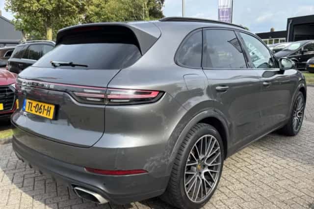 Porsche Cayenne (2018) thumbnail 5