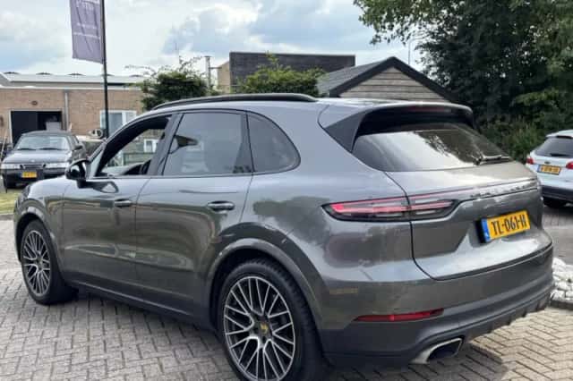 Porsche Cayenne (2018) thumbnail 7